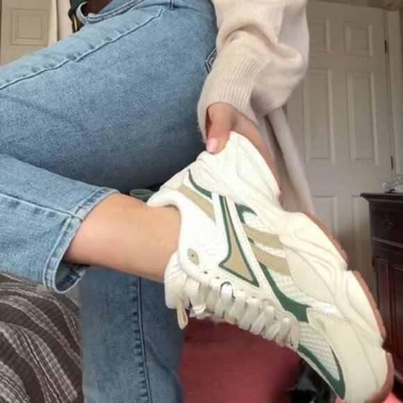 new  REEBOK   Charge  Chunky Sneakers 2510  5M3 - Picture 1 of 8